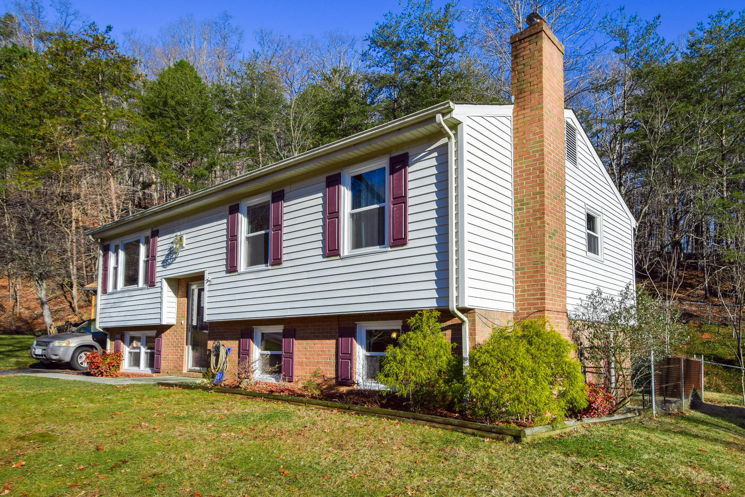 710 Estates Road Southeast Roanoke, VA 24014 - Photo 3 of 31 Angle View