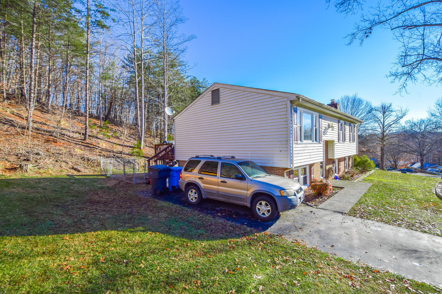 710 Estates Road Southeast Roanoke, VA 24014 - Photo 22 of 31 Side View