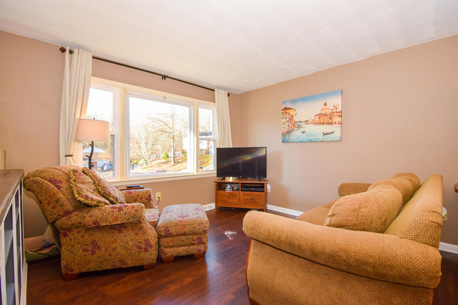 710 Estates Road Southeast Roanoke, VA 24014 - Photo 4 of 31 Living Room