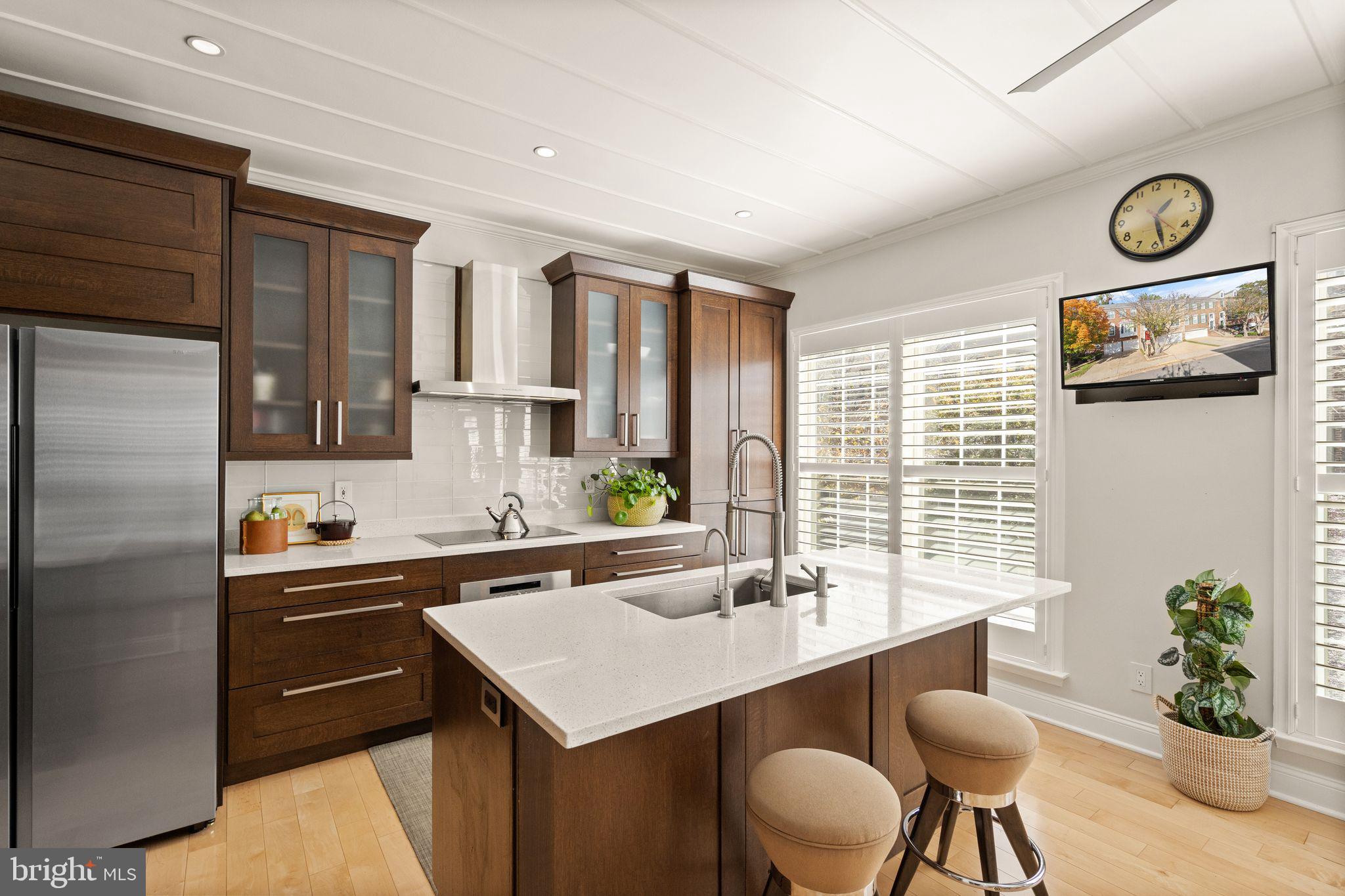 9324 Branchside Lane Fairfax, VA 22031 - Photo 12 of 73