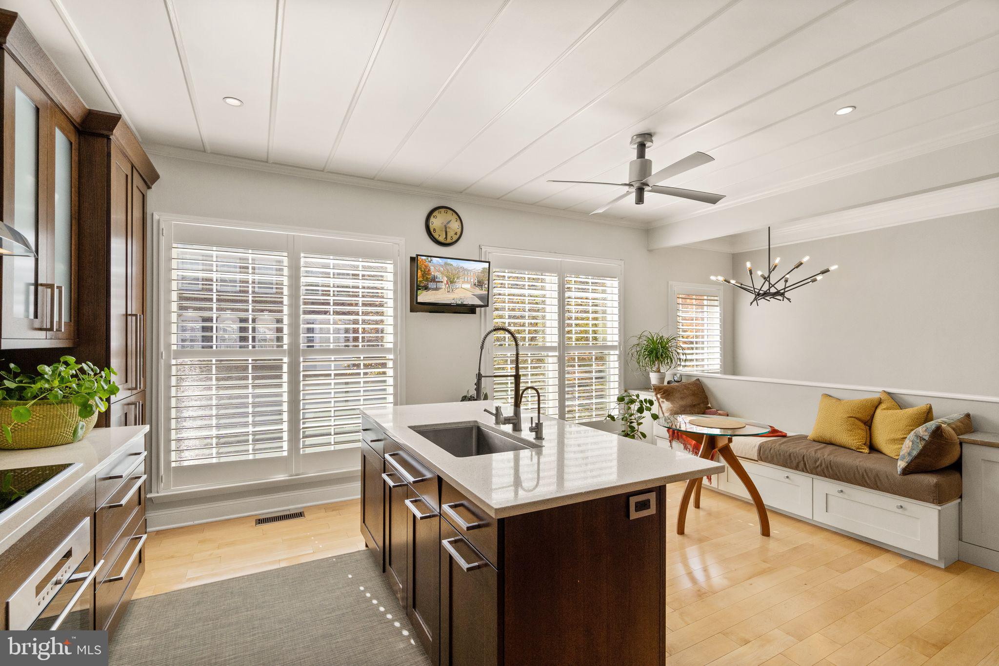 9324 Branchside Lane Fairfax, VA 22031 - Photo 13 of 73