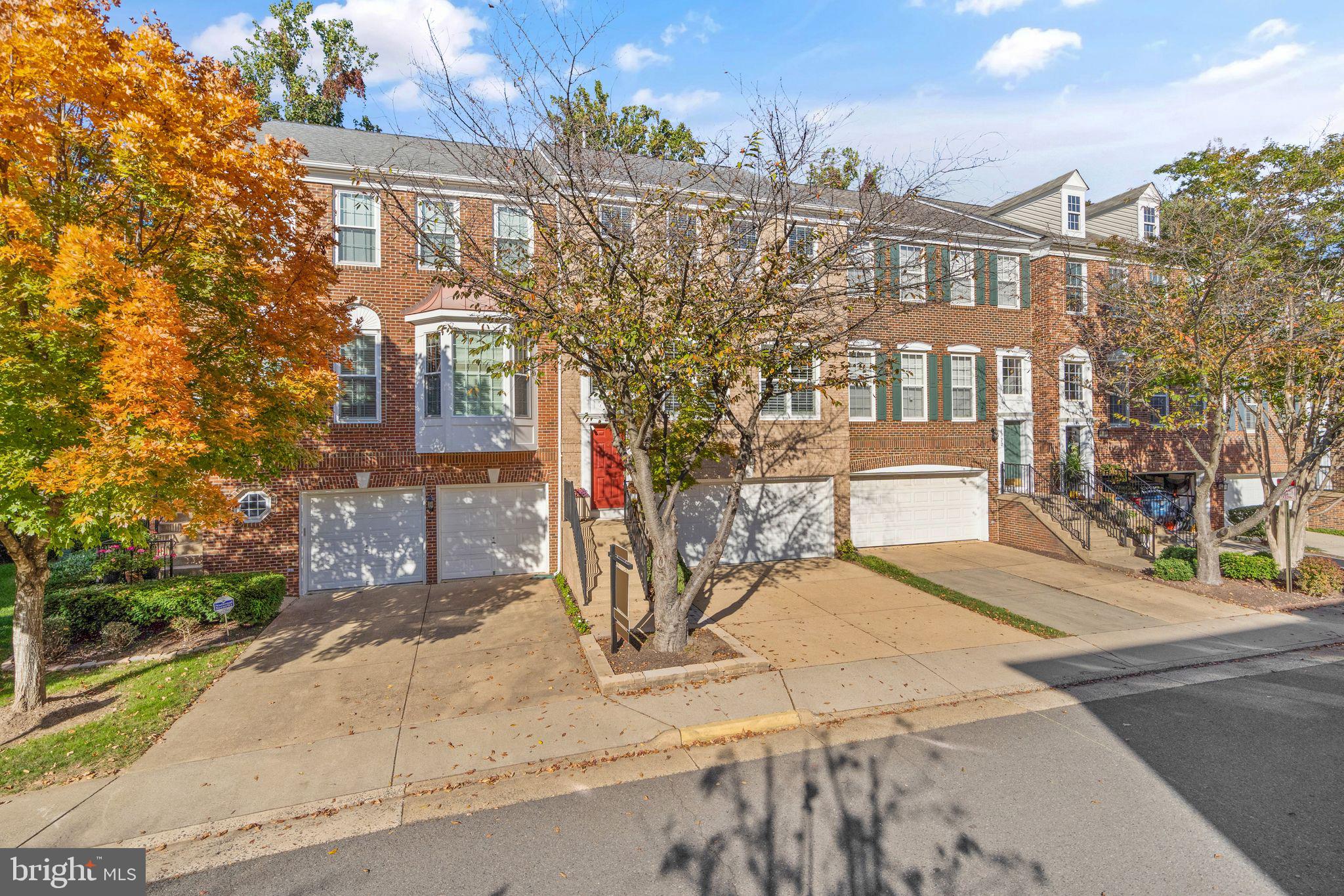 9324 Branchside Lane Fairfax, VA 22031 - Photo 5 of 73