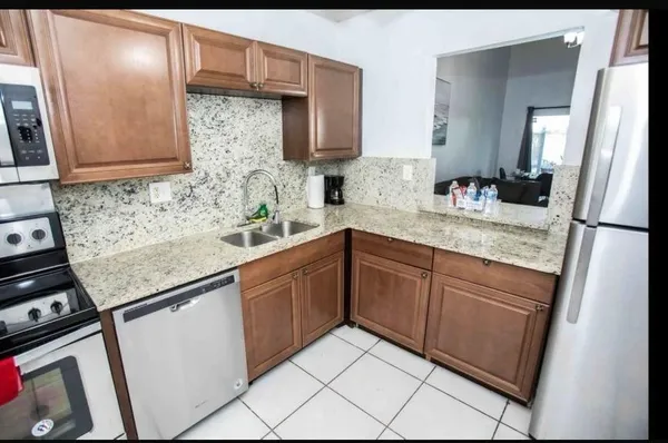 $2,999 | 2456 Southwest 54th Street, Fort Lauderdale, FL 33312