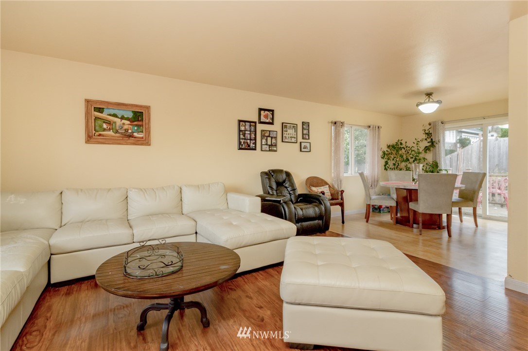 702 Southwest 3rd Place Renton, WA 98057 - Photo 2 of 23