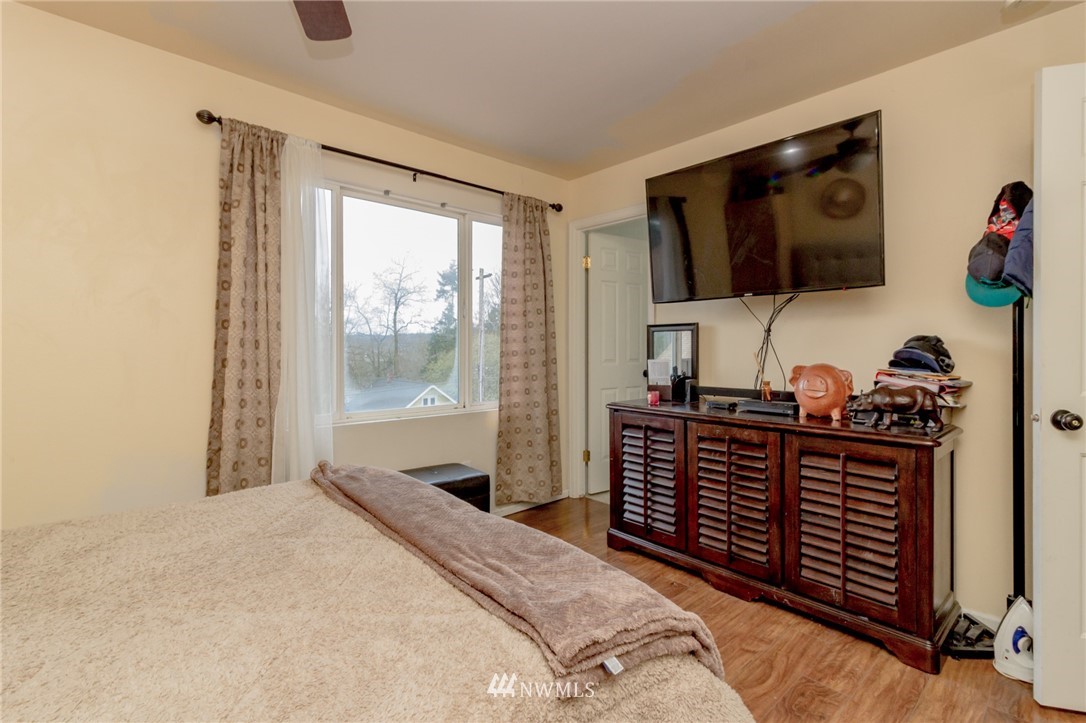 702 Southwest 3rd Place Renton, WA 98057 - Photo 13 of 23