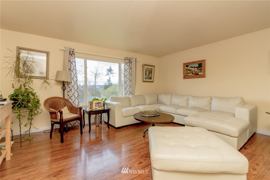 702 Southwest 3rd Place Renton, WA 98057 - Photo 5 of 23