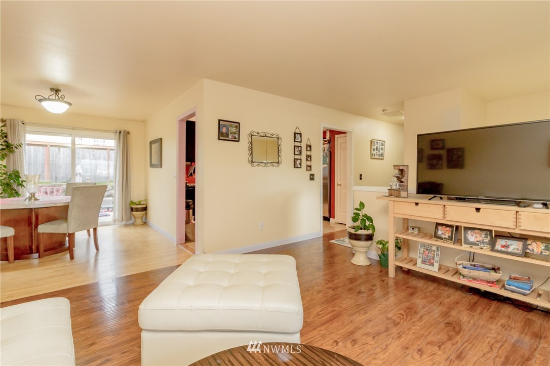 702 Southwest 3rd Place Renton, WA 98057 - Photo 6 of 23