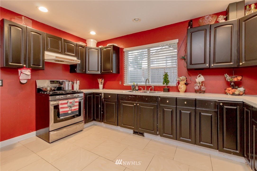 702 Southwest 3rd Place Renton, WA 98057 - Photo 7 of 23