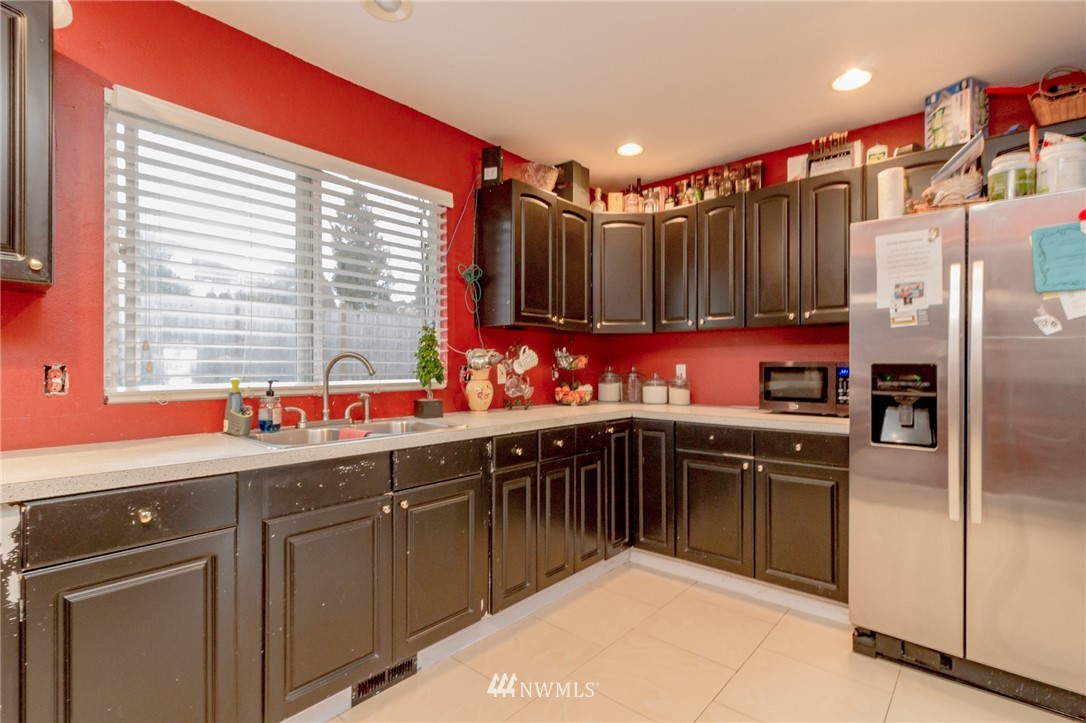 702 Southwest 3rd Place Renton, WA 98057 - Photo 8 of 23