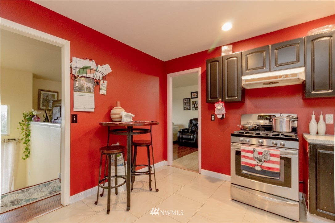 702 Southwest 3rd Place Renton, WA 98057 - Photo 9 of 23