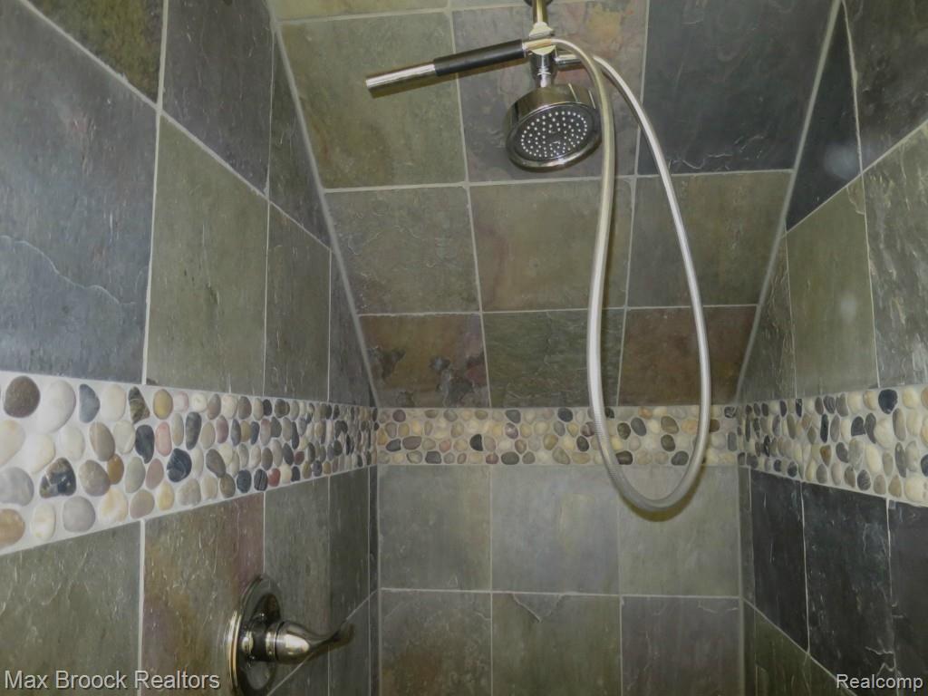1828 Mansfield Road Birmingham, MI 48009 - Photo 15 of 20 16.jpg