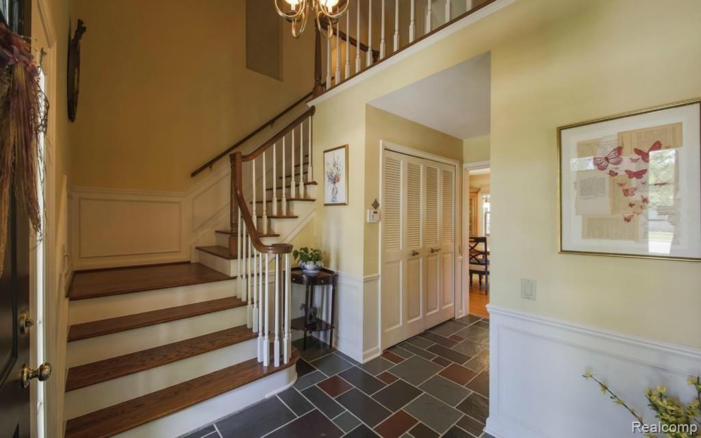 636 Cook Road Grosse Pointe Woods, MI 48236 - Photo 2 of 33