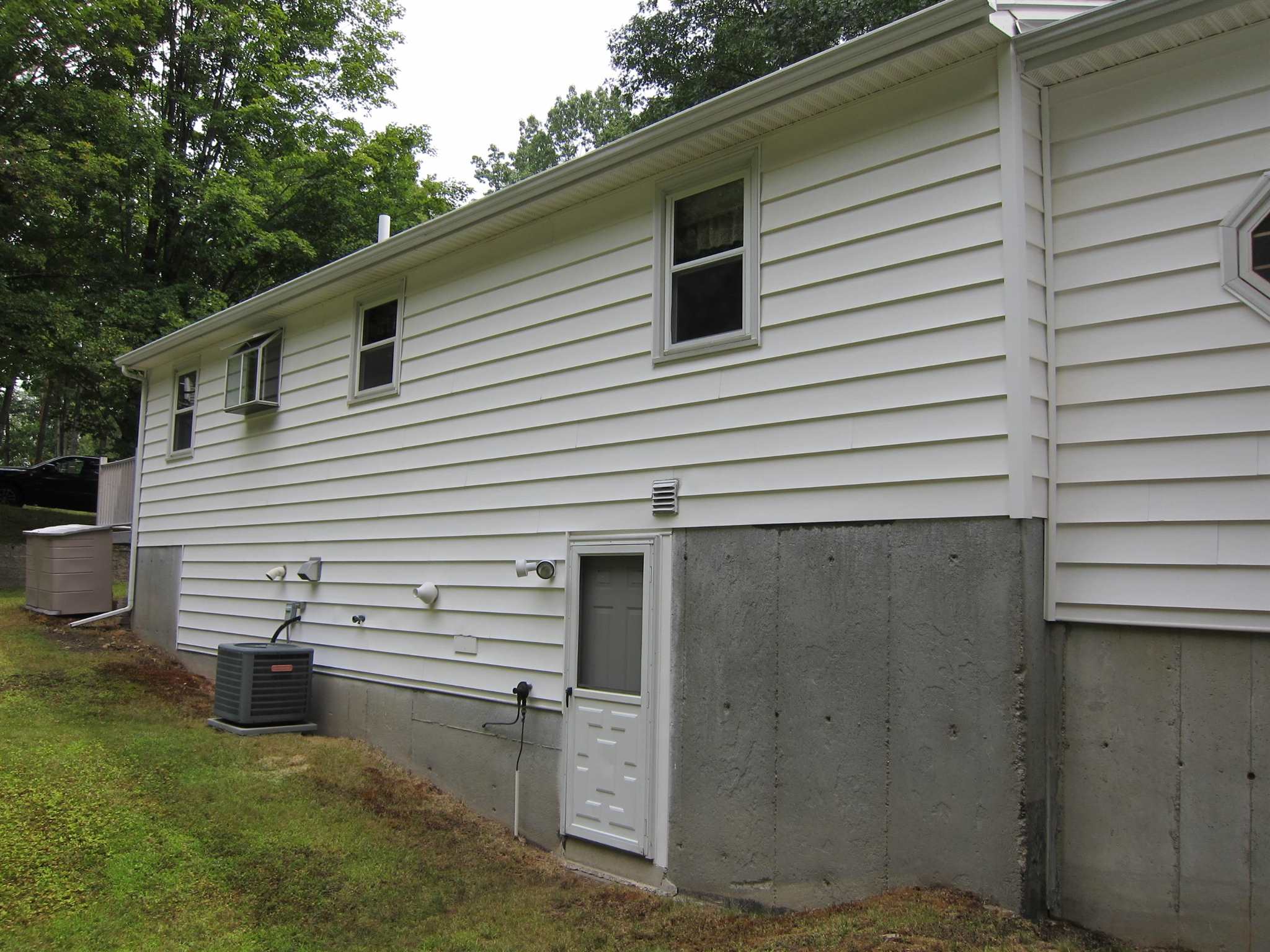222 Morse Road Manchester, NH 03104 - Photo 5 of 40 Gallery Image 5