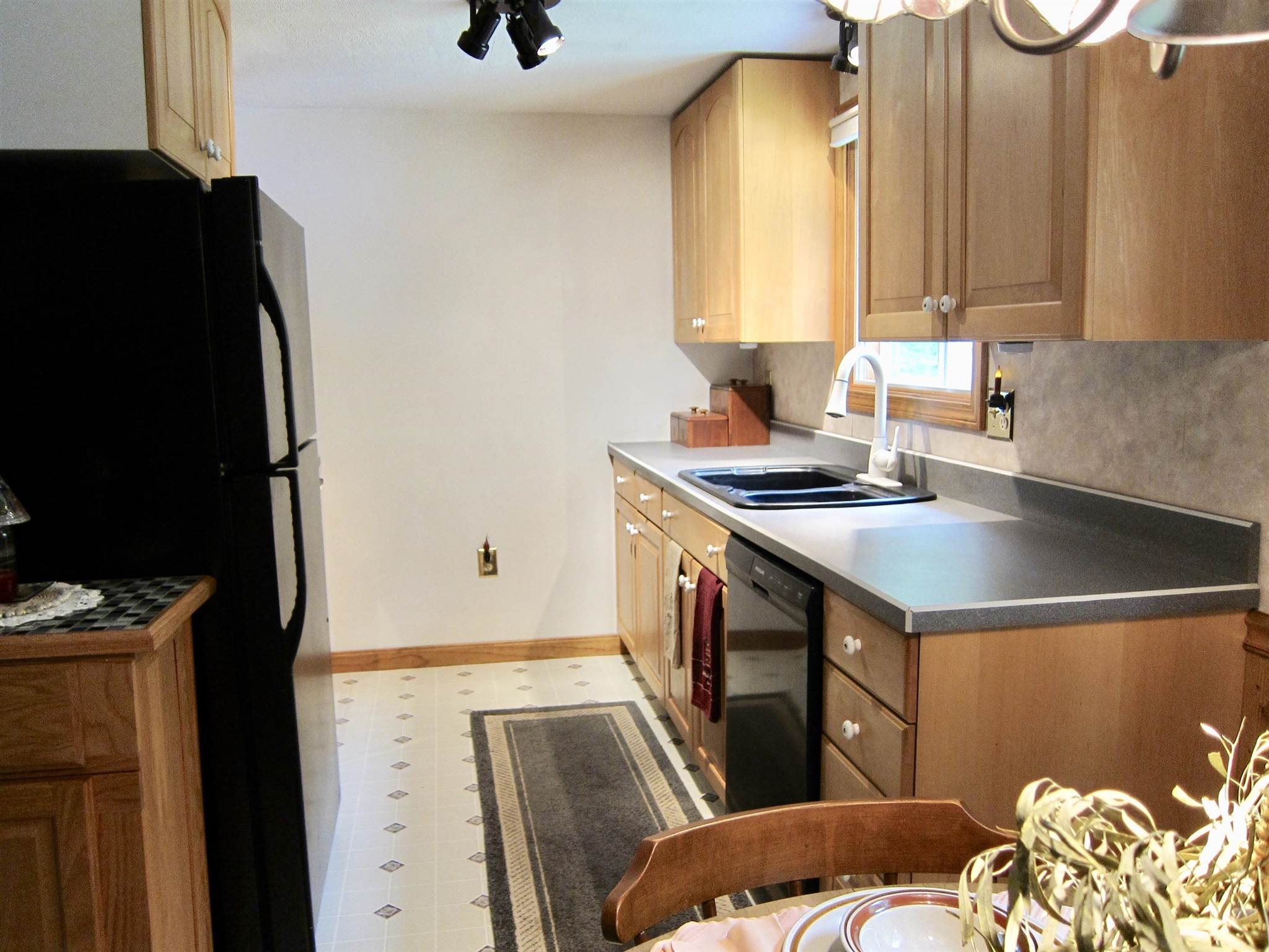 222 Morse Road Manchester, NH 03104 - Photo 8 of 40 Gallery Image 8