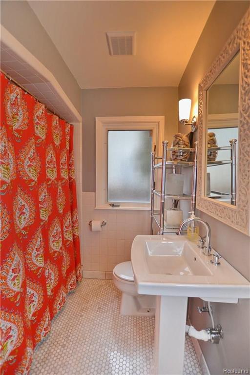 2711 Dorchester Road Birmingham, MI 48009 - Photo 13 of 23