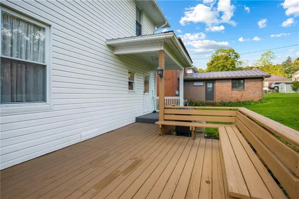 a view of a house with backyard and porch