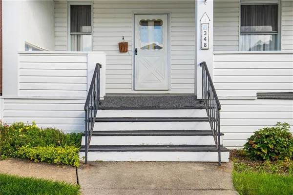 a view of entryway with a front door