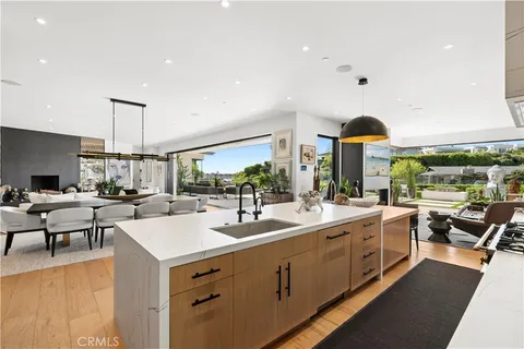 $15,970,000 | 1521 Bayadere Terrace, Corona del Mar, CA 92625