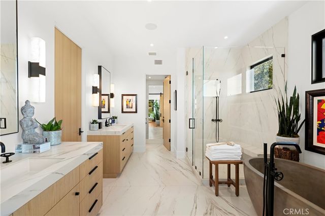 a picture of a living room