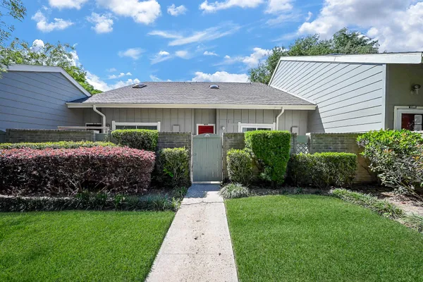 $1,350 | 12916 Wirevine Lane, Unit 243, Houston, TX 77072