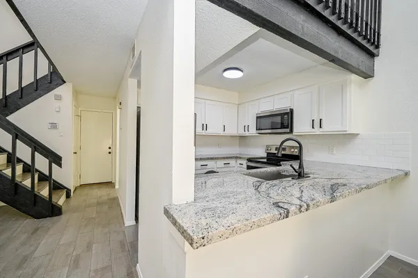 $1,350 | 12916 Wirevine Lane, Unit 243, Houston, TX 77072