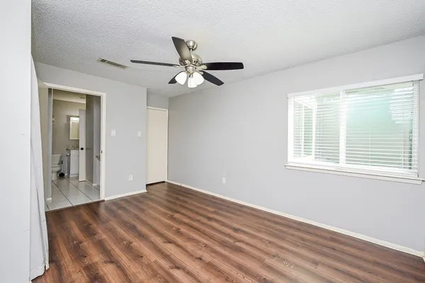 $1,350 | 12916 Wirevine Lane, Unit 243, Houston, TX 77072