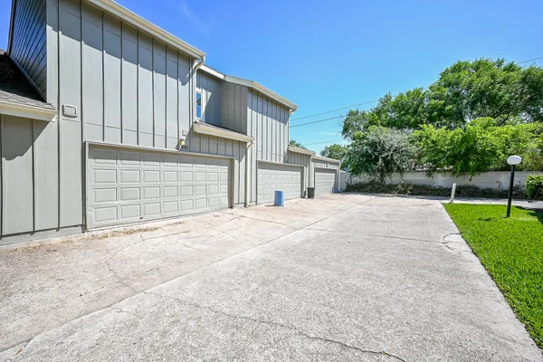$1,350 | 12916 Wirevine Lane, Unit 243, Houston, TX 77072