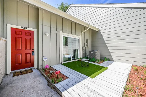 $1,350 | 12916 Wirevine Lane, Unit 243, Houston, TX 77072