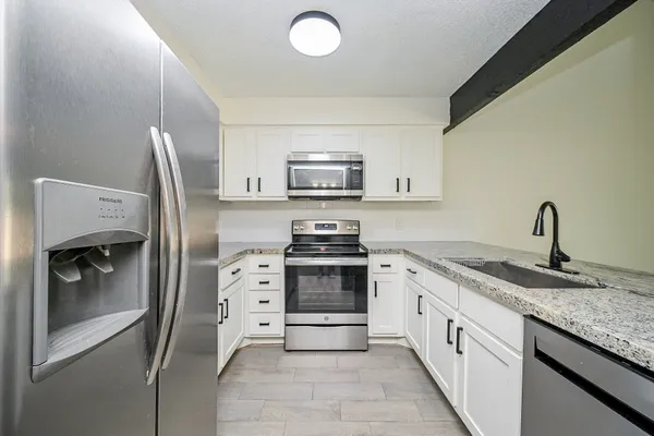 $1,350 | 12916 Wirevine Lane, Unit 243, Houston, TX 77072