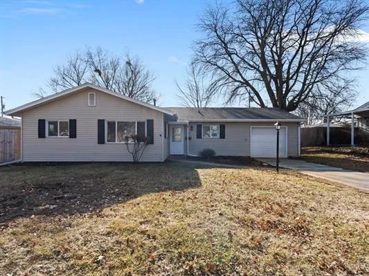 $177,700 | 1833 West Kimberly Road, Davenport, IA 52806