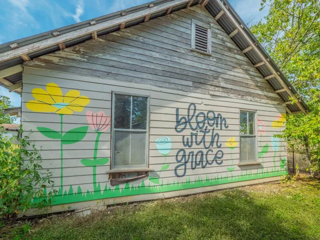 a view of a back yard of the house