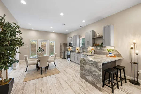 $2,250 | 317 East 35th Street, Unit A, Houston, TX 77018