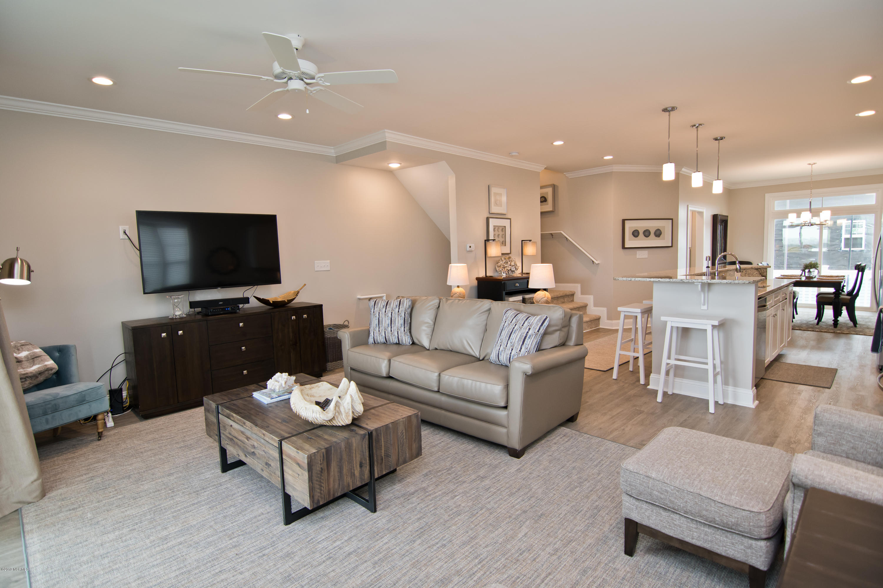 2800 West Fort Macon Road, Unit 3 Atlantic Beach, NC 28512 - Photo 2 of 41 Living Room