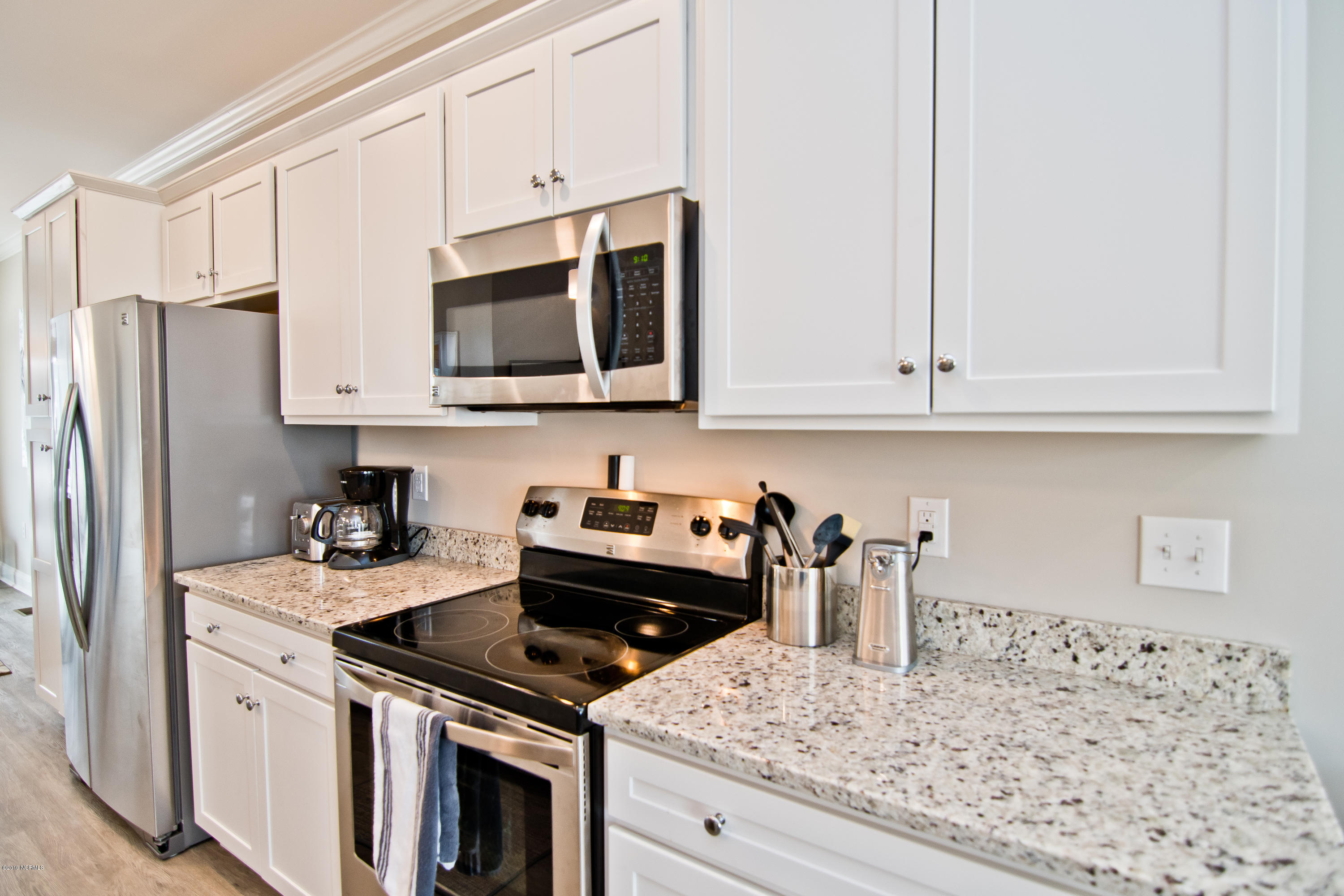 2800 West Fort Macon Road, Unit 3 Atlantic Beach, NC 28512 - Photo 4 of 41 Kitchen