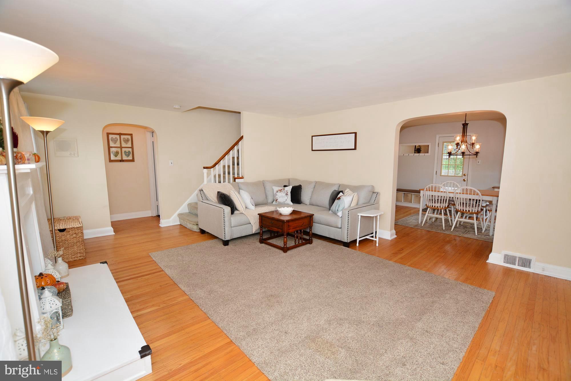 431 Northcroft Road Springfield, PA 19064 - Photo 11 of 43 Living Room