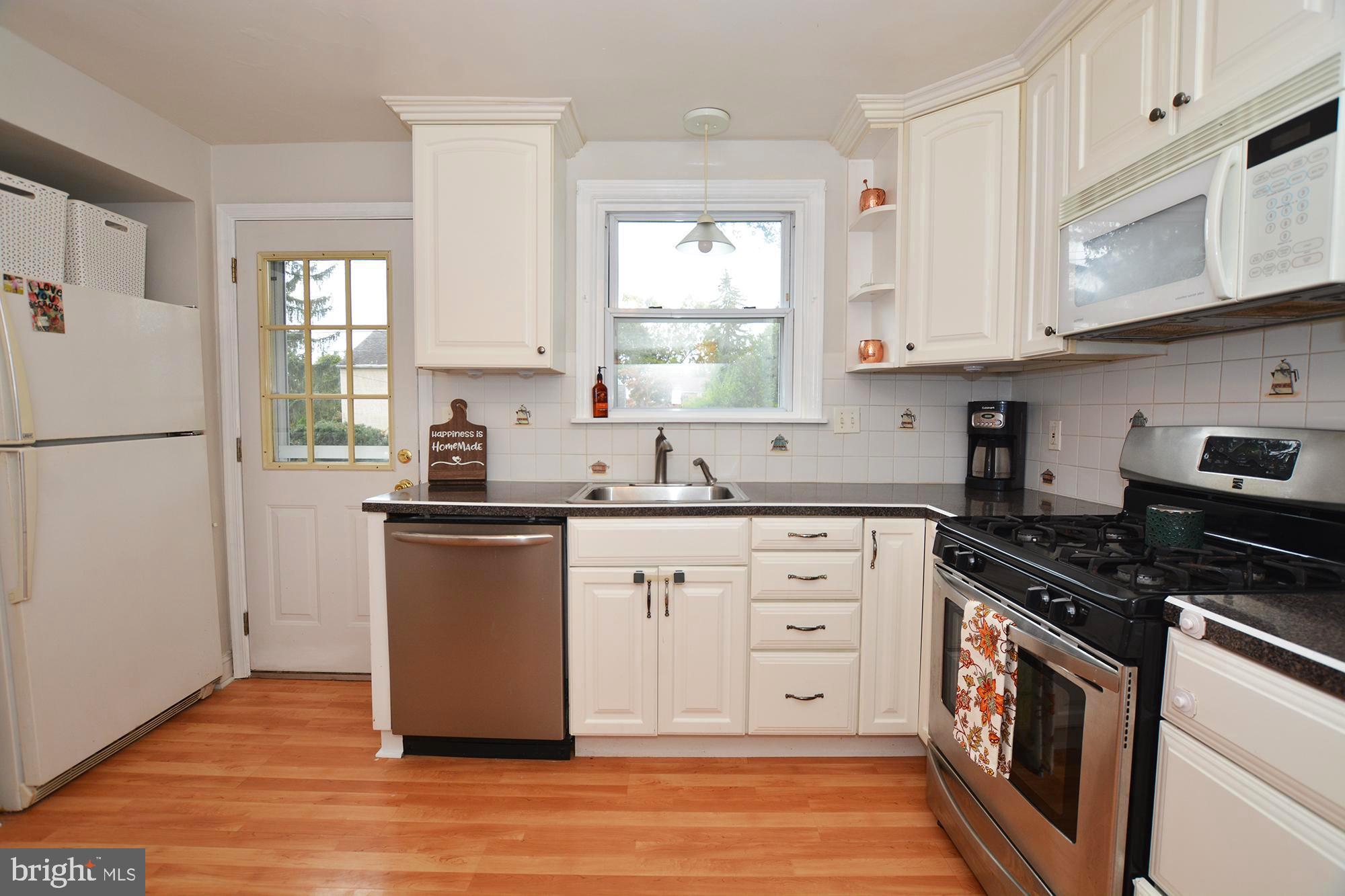 431 Northcroft Road Springfield, PA 19064 - Photo 17 of 43 Can you smell the chocolate chip cookies baking?