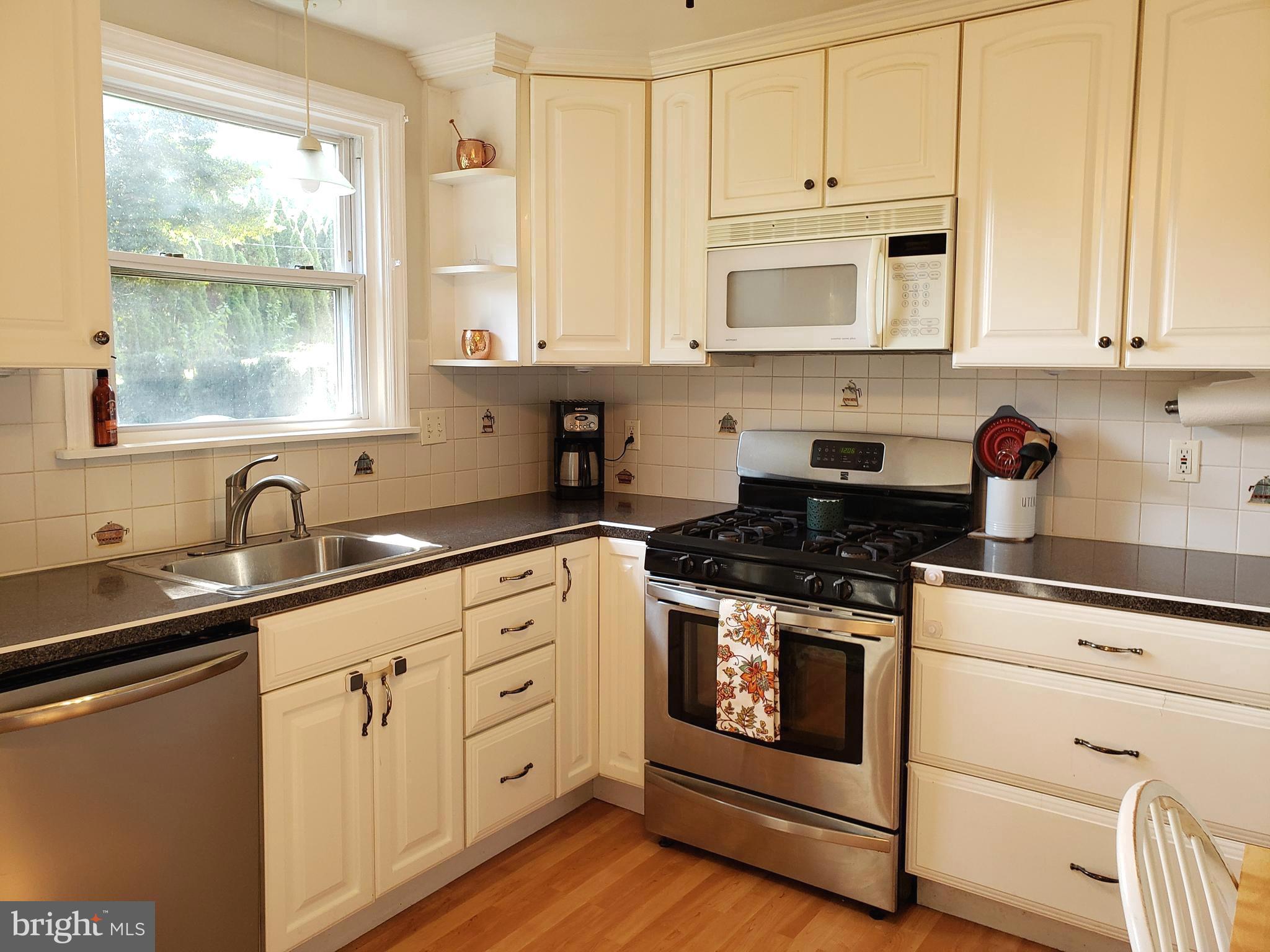 431 Northcroft Road Springfield, PA 19064 - Photo 18 of 43 Kitchen is ready for you!!