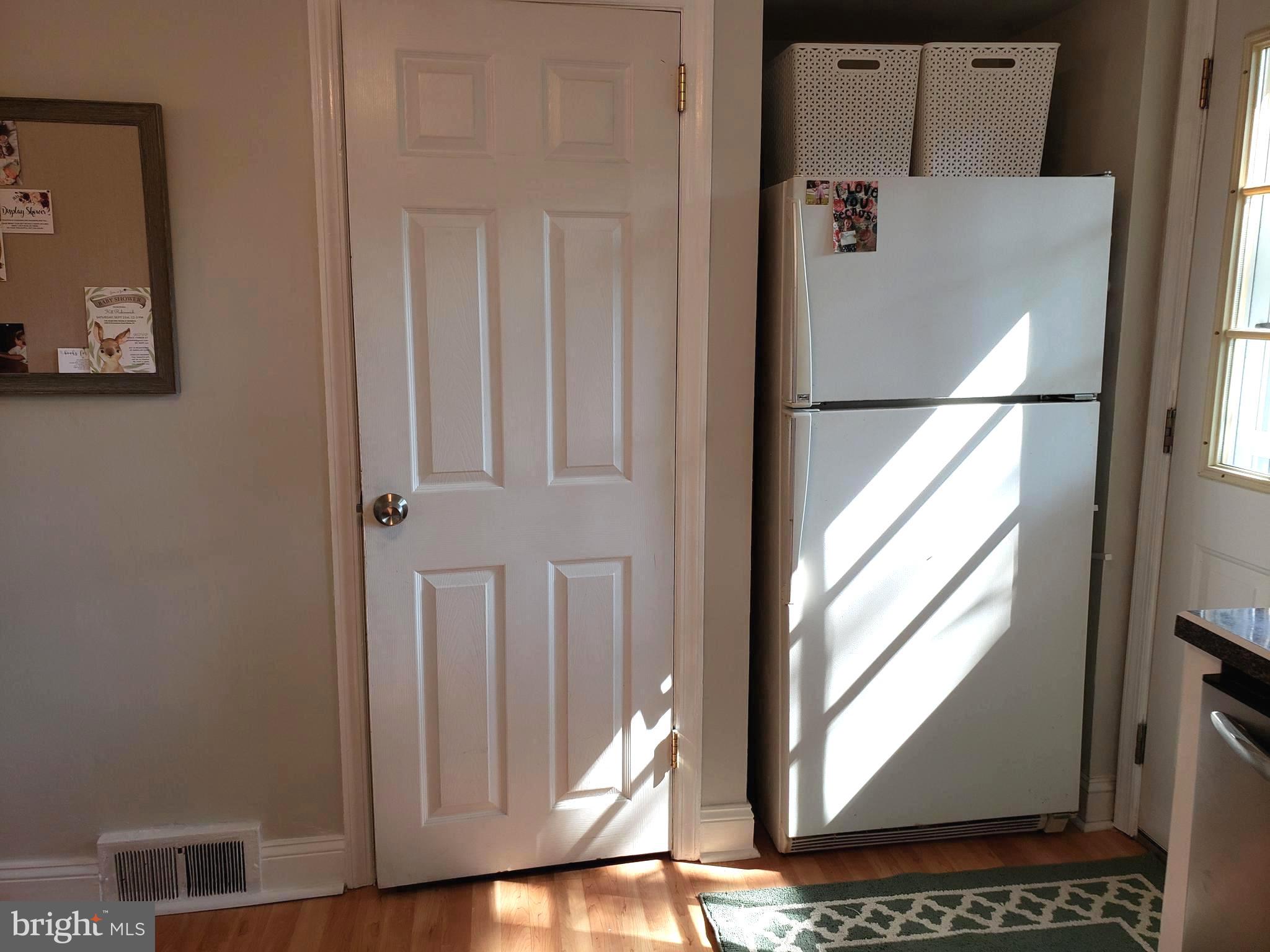 431 Northcroft Road Springfield, PA 19064 - Photo 19 of 43 Light coming in, door is to Finished Basement