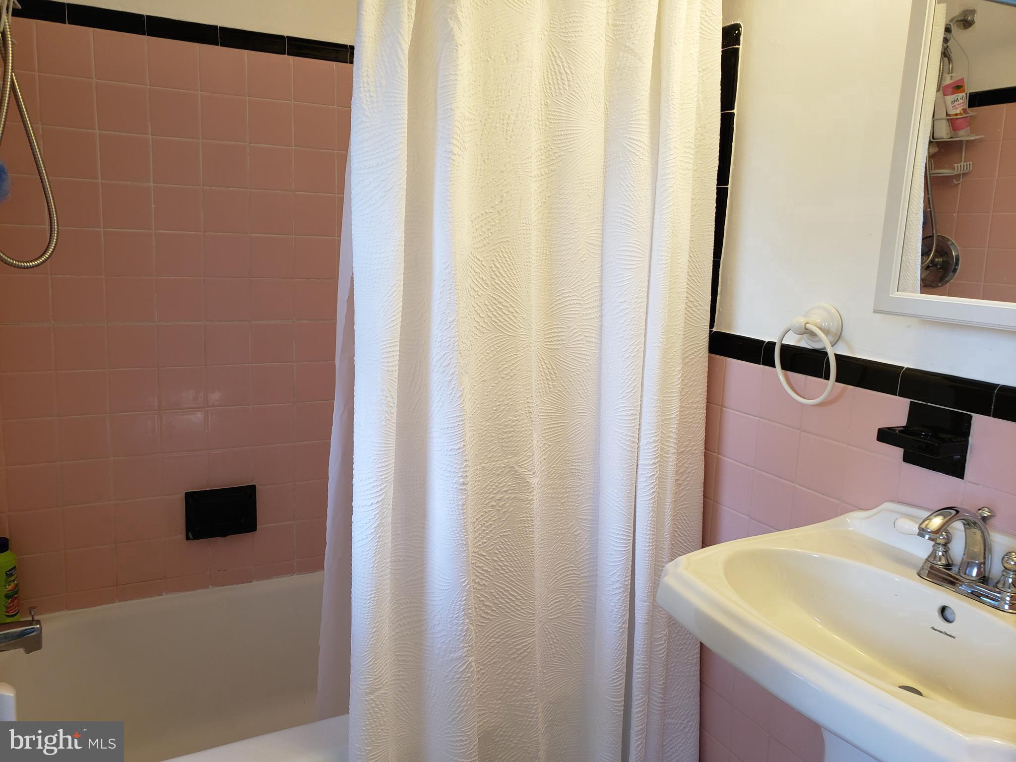 431 Northcroft Road Springfield, PA 19064 - Photo 25 of 43 Full Bath on Second Floor