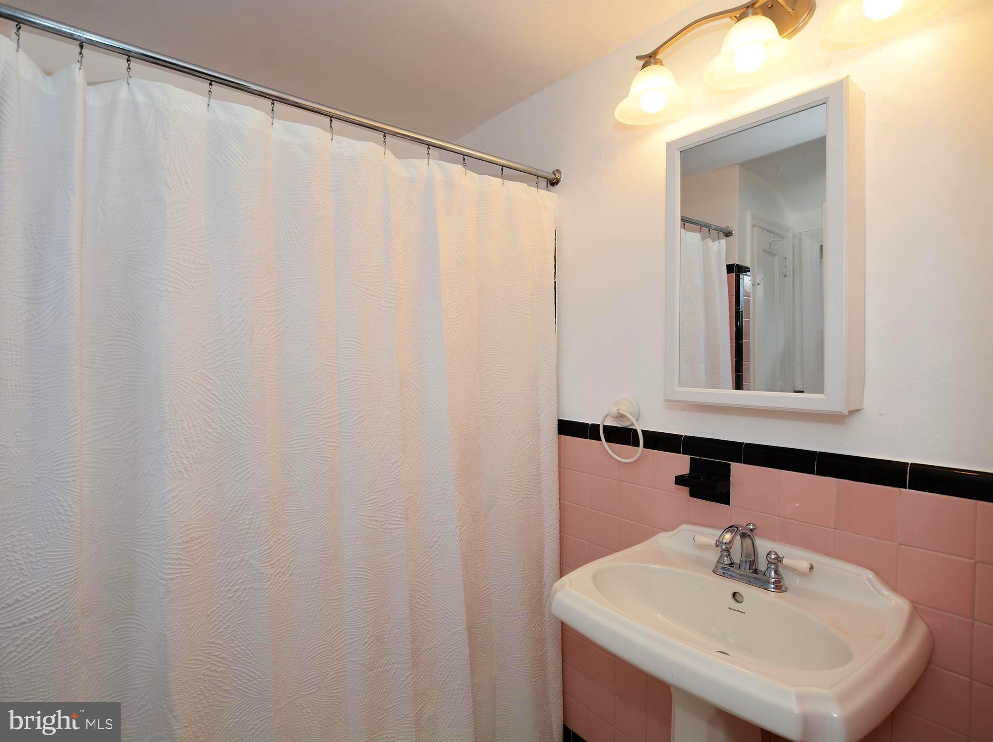 431 Northcroft Road Springfield, PA 19064 - Photo 26 of 43 Full Bath on Second Floor