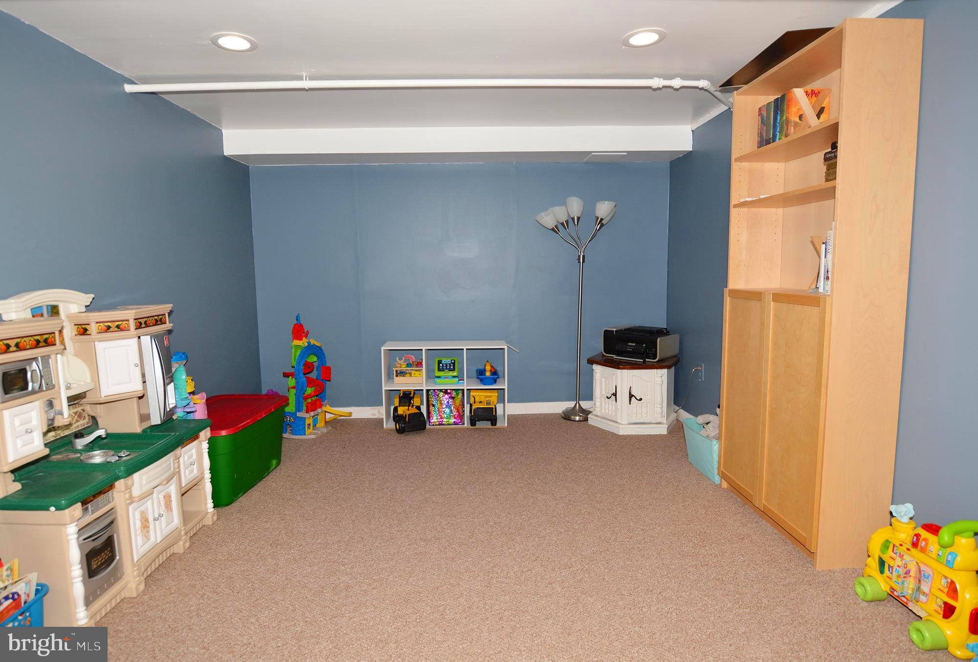 431 Northcroft Road Springfield, PA 19064 - Photo 31 of 43 Extra "Play" area