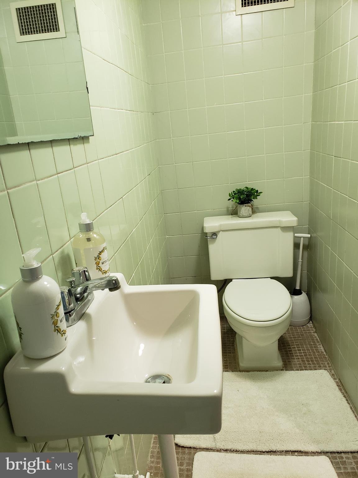 431 Northcroft Road Springfield, PA 19064 - Photo 33 of 43 Lower level Full Bathroom