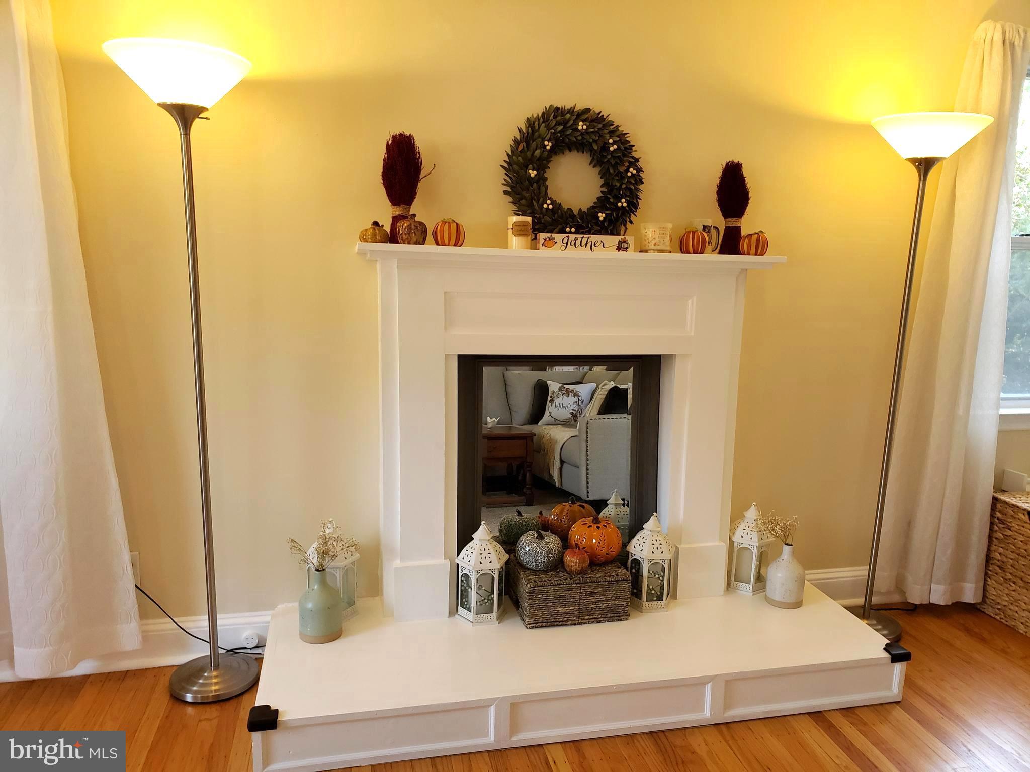 431 Northcroft Road Springfield, PA 19064 - Photo 6 of 43 Custom made faux fireplace