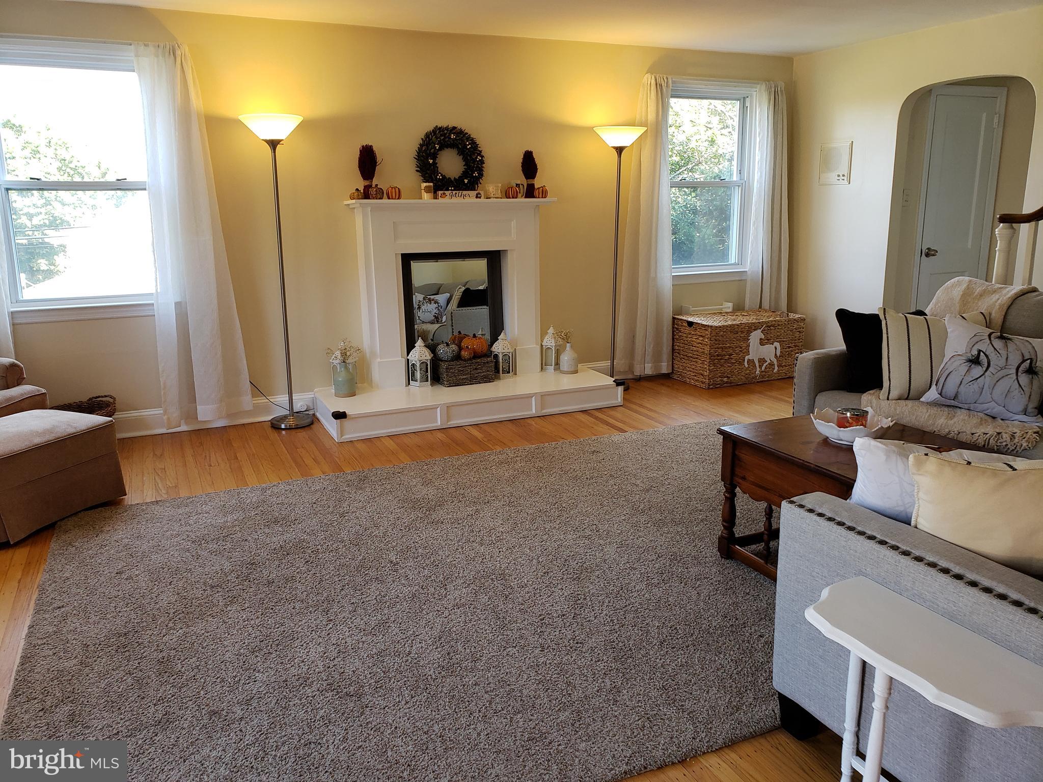 431 Northcroft Road Springfield, PA 19064 - Photo 9 of 43 View of living room from dining room