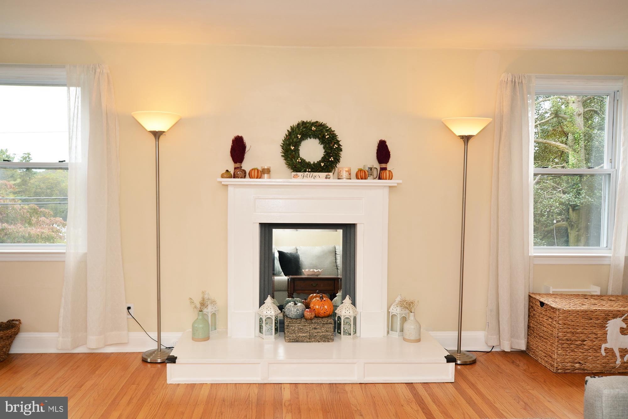 431 Northcroft Road Springfield, PA 19064 - Photo 10 of 43 Living Room, with replaced windows