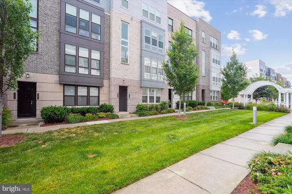 $4,200 | 13358 Sherwood Park Lane, Herndon, VA 20171