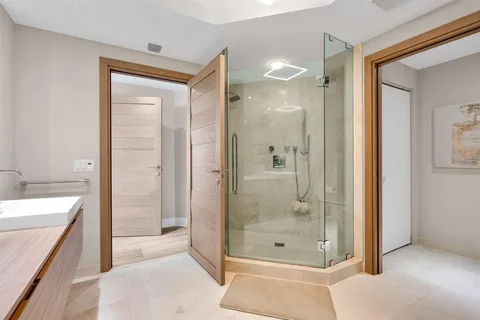 $1,375,000 | 17111 Biscayne Boulevard, Unit 1702, North Miami Beach, FL 33160