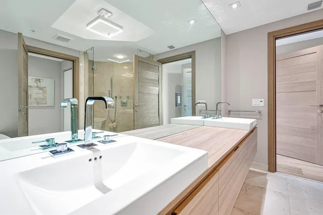 $1,375,000 | 17111 Biscayne Boulevard, Unit 1702, North Miami Beach, FL 33160