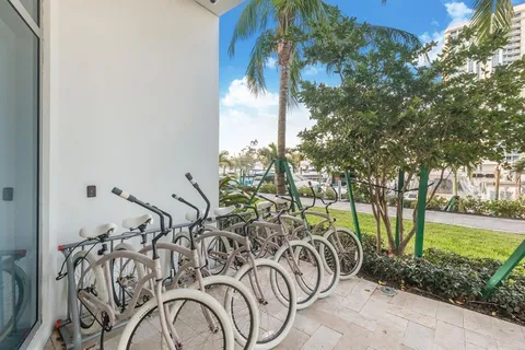 $1,375,000 | 17111 Biscayne Boulevard, Unit 1702, North Miami Beach, FL 33160