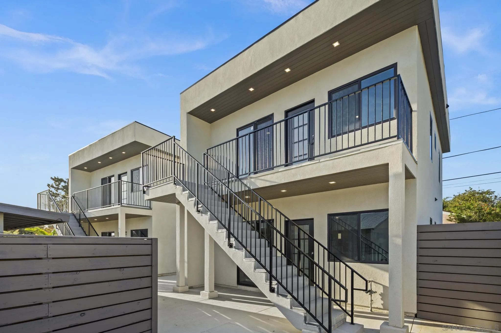 3582 Hatteras Avenue San Diego, CA 92117 - Photo 29 of 33 a view of a building with a balcony